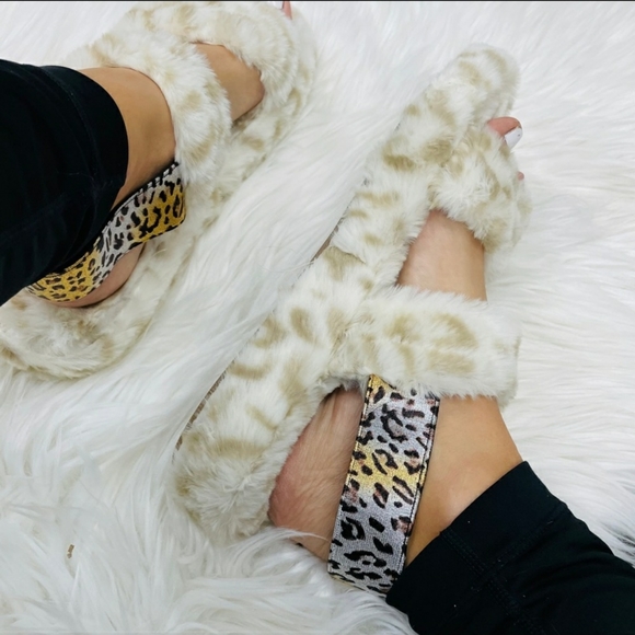 ‼️CLEARANCE PRICE FIRM‼️White Leopard Faux Fur Sandal💥 - Picture 3 of 7